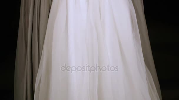 Μακιγιάζ. Εικόνα της μια μάγισσα σε ένα φόρεμα νύφη — Αρχείο Βίντεο