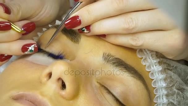 Wimpernverlängerung. Verfahren zur Wimpernverlängerung — Stockvideo