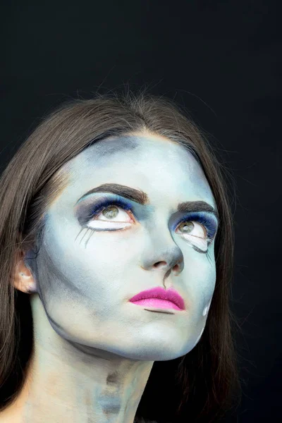 Maquillaje. Imagen de una bruja en un vestido de novia —  Fotos de Stock