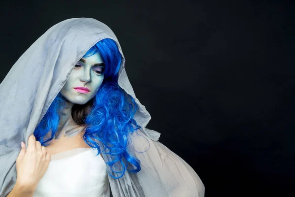 Make-upu. Obrázek čarodějnice v šatech nevěsty — Stock fotografie