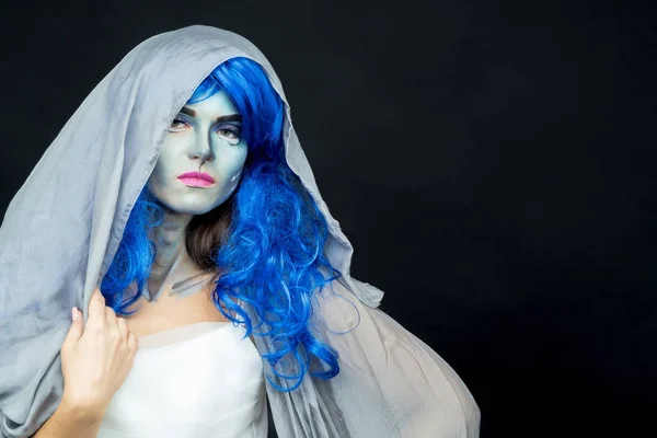 Trucco. Immagine di una strega in abito da sposa — Foto Stock