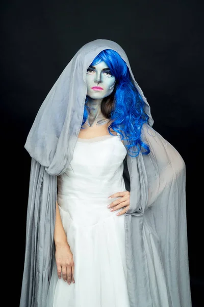 Make-up. Bild einer Hexe im Brautkleid — Stockfoto