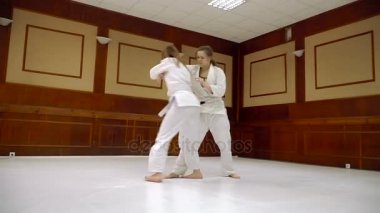 Mücadele. Kızlar tren judo ve Japon sporu eğitimi için