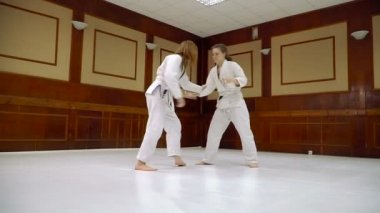 Mücadele. Kızlar tren judo ve Japon sporu eğitimi için