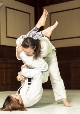 Mücadele. Kızlar tren judo ve Japon sporu eğitimi için