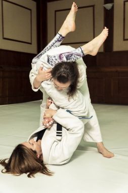 Mücadele. Kızlar tren judo ve Japon sporu eğitimi için