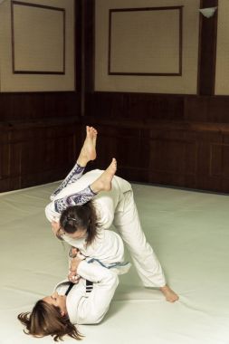 Mücadele. Kızlar tren judo ve Japon sporu eğitimi için