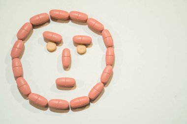 Hapları. Bir yüz şeklinde kaplı tabletler