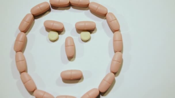 Pillen Tabletten Form Eines Gesichts Ausgekleidet — Stockvideo