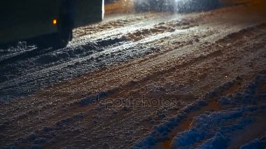 Kötü hava. Şehrin karla kaplı.