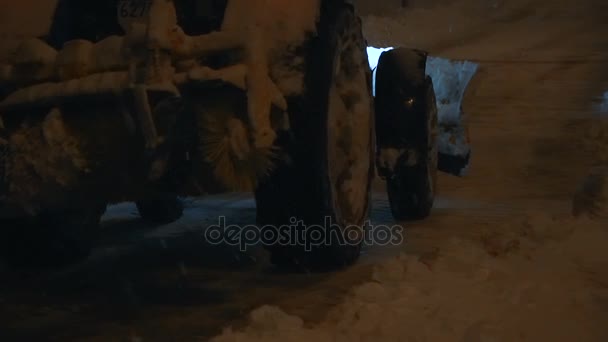 Schneefall Maschinen Mit Schnee Bedeckt — Stockvideo