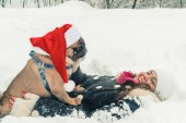 Mops. Pes v hat Santa Claus