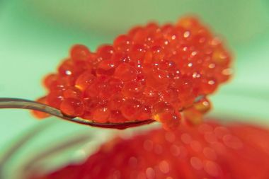 Kırmızı havyar. Sandviç kırmızı havyar ile