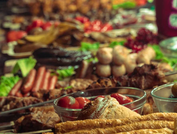 Street food. Food cooked at the stake — Stock Photo, Image