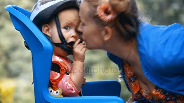 Mom Kisses Child — Stock Video