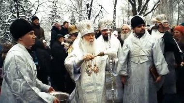 Kiev, Ukrayna - 19 Ocak 2018. Tanrı vaftiz. Filaret Patrik Ukrayna Kiev Patrikhanesi Ortodoks kilisesine su korusun