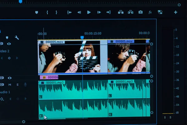 Edição de vídeo. Editar um vídeo em um programa de edição — Fotografia de Stock