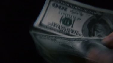 Para. Eller dolar saymak