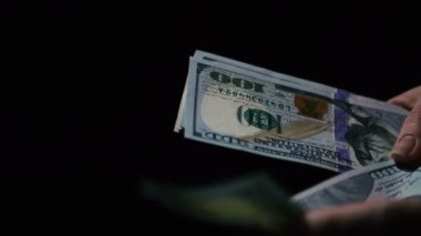 Para. Eller dolar saymak