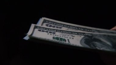 Para. Eller dolar saymak