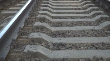 Tren. Trenler için demiryolu raylar