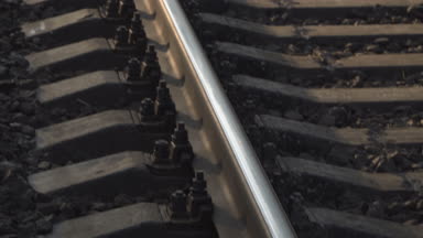 Tren. Trenler için demiryolu raylar