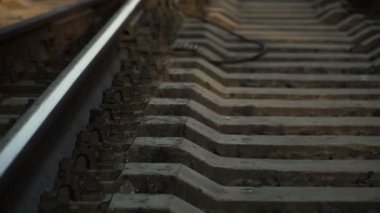 Tren. Trenler için demiryolu raylar