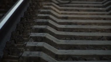 Tren. Trenler için demiryolu raylar