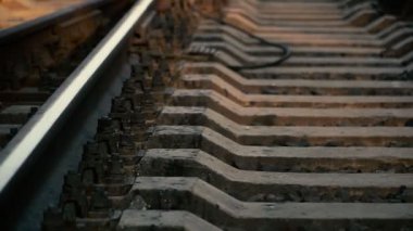 Tren. Trenler için demiryolu raylar