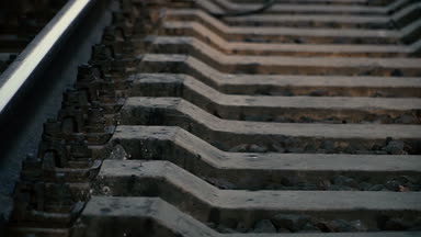 Tren. Trenler için demiryolu raylar