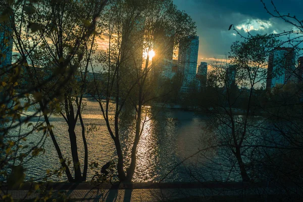 Západ slunce. Městská krajina Ukrajina — Stock fotografie