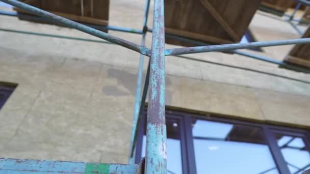 Scaffolding 建筑外墙绝缘工作用的脚手架 — 图库视频影像