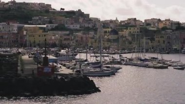 Ischia Adası. Ischia 'nın köşelerinden biri.