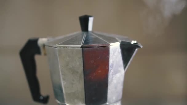 Macchina Caffè Geyser Caffettiera Geyser Birra Sul Bruciatore — Video Stock