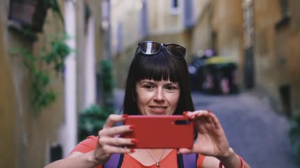 Téléphone Portable Fille Prend Sur Téléphone Portable Tout Voyageant Île — Video