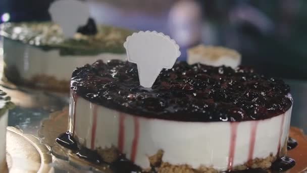 甘い食べ物だチェリーケーキ — ストック動画