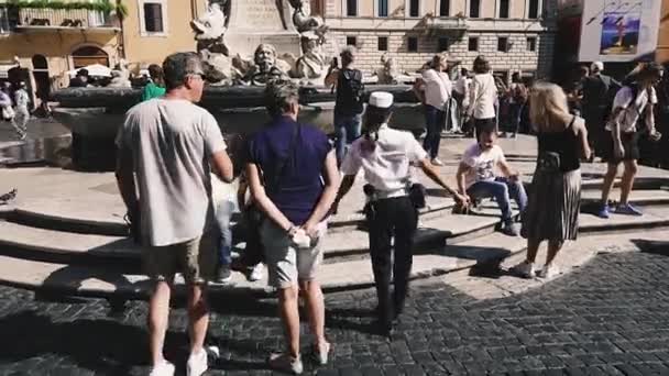 Italië Rome Oktober 2019 Politie Houdt Orde Toeristische Plekken Van — Stockvideo