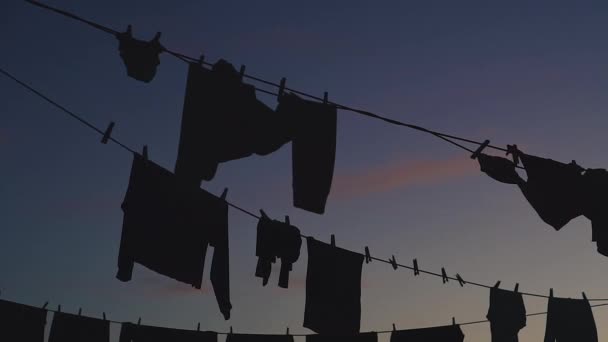 Wäsche Waschen Dinge Nach Dem Waschen Werden Auf Der Straße — Stockvideo
