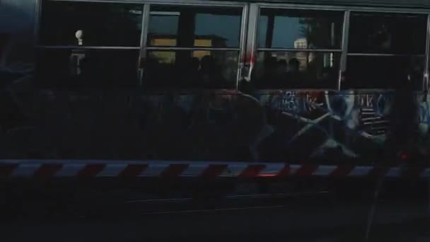 Ett Tåg Graffiti Målade Tåget Italien — Stockvideo