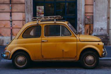 - Araba. İtalyan folk retro arabası.