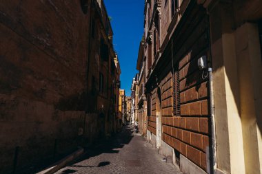 Mimarlık. Dar italyan caddesi. İtalya. Roma.