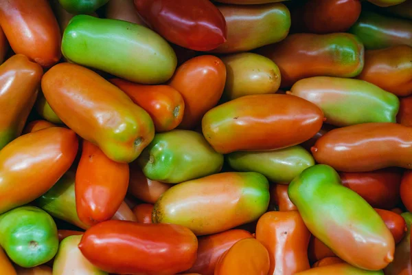 Pepper. A counter with fresh yellow pepper. — Stock Photo, Image