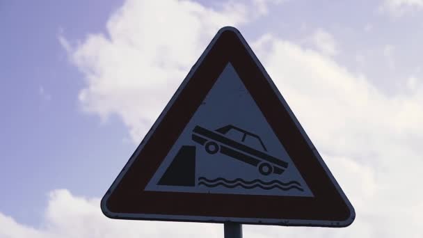 Road Sign Road Sign Indicating Risk Car Falling Water — Stock Video
