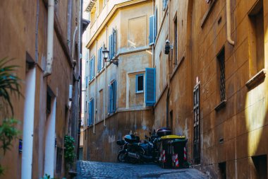 Mimarlık. Roma şehrinin mimarisiyim ben. İtalya.
