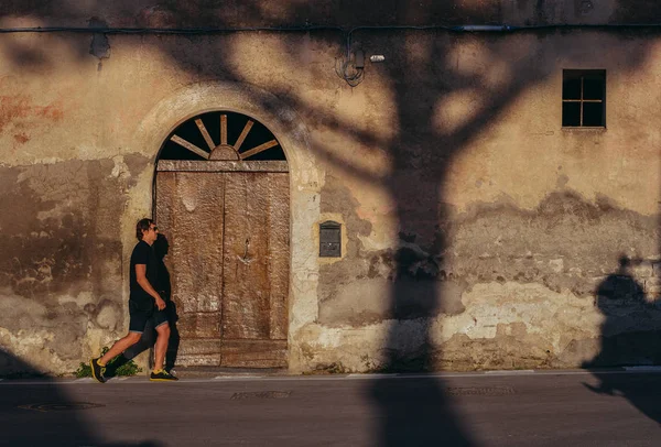 Reizen Hij Loopt Oude Wijk Sorrento Italië — Stockfoto