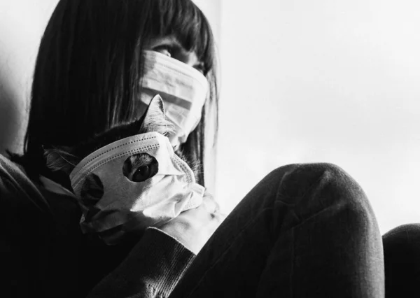 Virus Woman Sitting Cat Protective Gauze Mask Virus — Stock Photo, Image