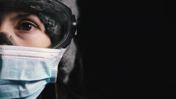 Virus Dívka Ochranné Gázové Masce Brýlích Proti Viru Chřipky — Stock video