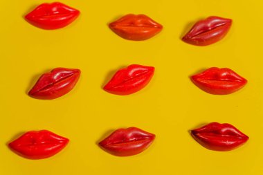 Dudaklar. Tatlı şeklinde dişi dudaklar..