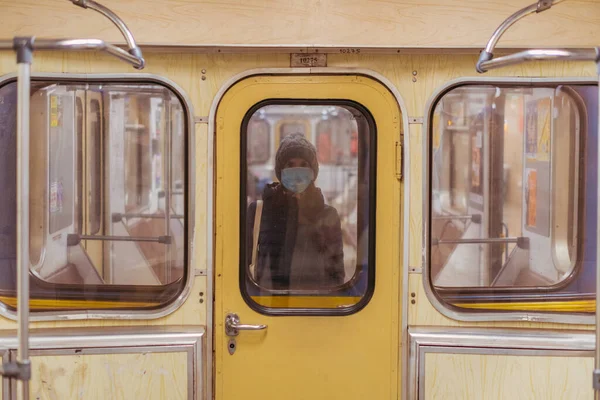 Medical Mask Woman Medical Mask Rides Subway Train Ukraine Kiev — Stock Photo, Image