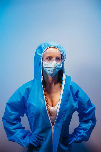 Virus Mujer Traje Antivirus Médico —  Fotos de Stock